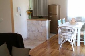 Dining - Apartments Villa Rustica - Two-bedroom Apartment With Balcony and Shared Pool (Biograd na Moru)