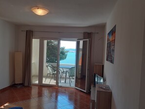 Interior - Apartments Marko Peljesac - One Bedroom Apartment With Balcony and Sea View (Orebic)