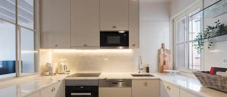 Fridge, microwave, oven, stovetop