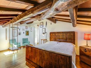 House | 5 bedrooms, individually furnished, bed sheets