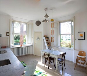 House | Private kitchen | Highchair