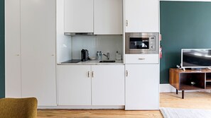 Fridge, stovetop, coffee/tea maker, cookware/dishes/utensils