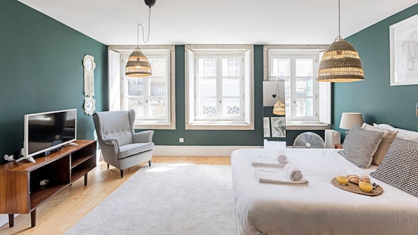 Iron/ironing board, free WiFi, bed sheets