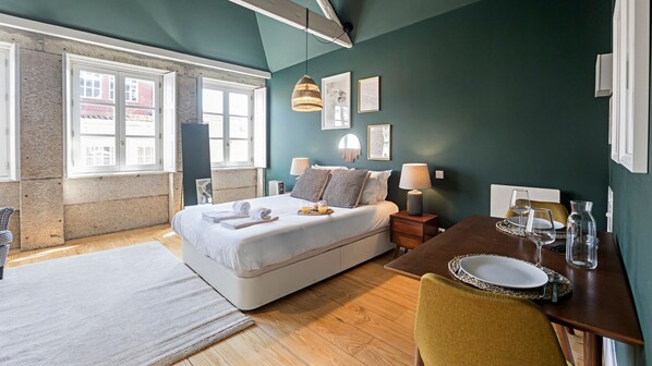 Iron/ironing board, free WiFi, bed sheets