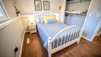 2 bedrooms, iron/ironing board, free WiFi, bed sheets