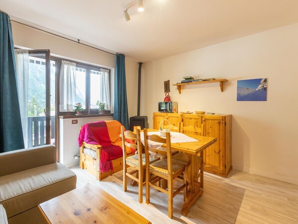 Apartment | Dining