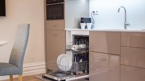 茶具/咖啡用具、冰箱、微波炉、烤箱