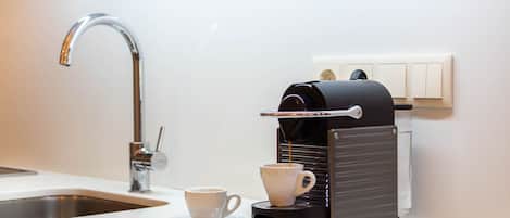 Coffee/tea maker, fridge, microwave, oven
