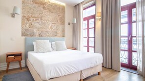 Travel crib, WiFi (free), bed sheets
