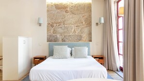 Travel cot, free WiFi, bed sheets - Oporto Home Wine Cellars - Estúdio c/ Varanda 2ºF (Vila Nova de Gaia)