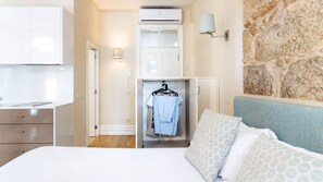 Travel cot, free WiFi, bed sheets - Oporto Home Wine Cellars - Estúdio c/ Varanda 2ºF (Vila Nova de Gaia)