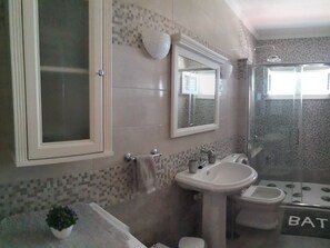 아파트 | 욕실 | 샤워 시설, 헤어드라이어