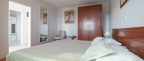 Apartment | 1 bedroom, iron/ironing board, bed sheets