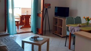 Apartment | Dining - Apartments Cumbelic - One Bedroom Apartment With Balcony and Sea View A1 (Mljet)