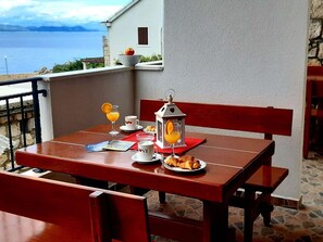 Apartment | Outdoor dining - Apartments Cumbelic - One Bedroom Apartment With Balcony and Sea View A3 (Mljet)
