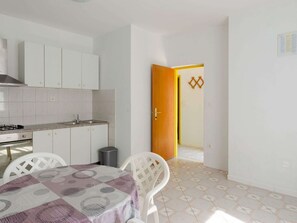 Apartment | Private kitchen | Fridge, oven