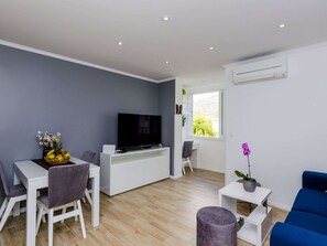 Apartment | Dining