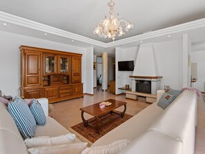 Living area - Stylish Villa in Buje With Outdoor Kitchen (Buje)