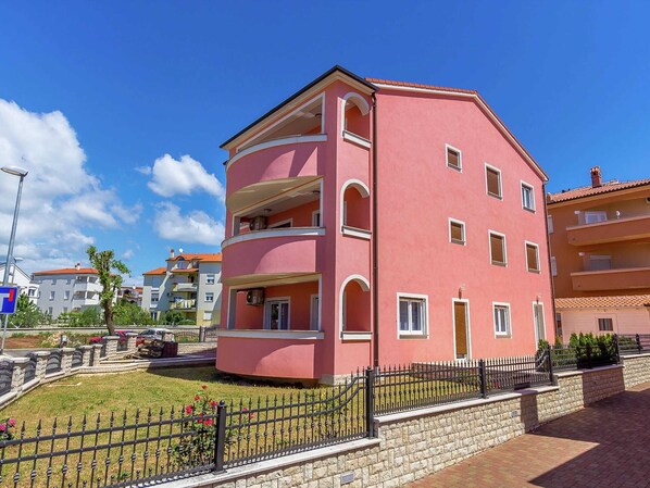Apartment | Garden