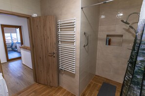 Apartemen | 2 kamar tidur, Wi-Fi gratis, dan seprai linen