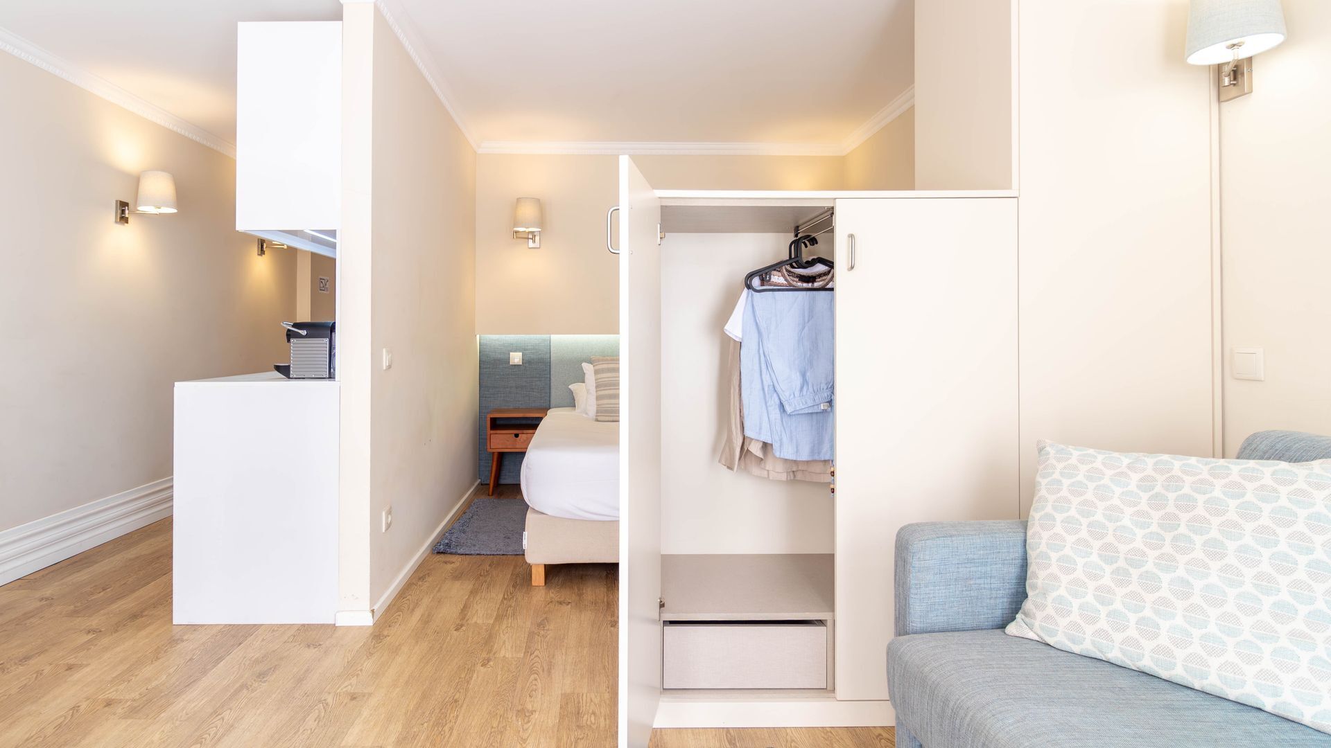 Lit parapluie, Wi-Fi gratuit, draps fournis