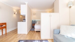 Cuna de viaje, wifi gratis, ropa de cama