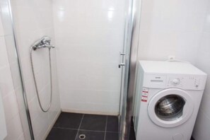 Apartment | Badezimmer | Dusche, Haartrockner