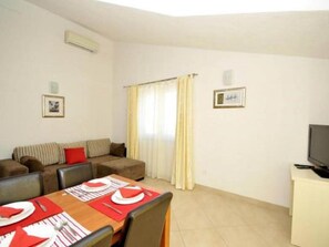 Dining - Apartments Villa Moonlight - Standard One Bedroom Apartment With Balcony (Okrug)