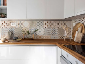 Apartment | Eigene Küche | Kühlschrank, Mikrowelle, Ofen, Herdplatte