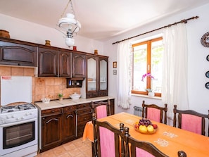 Appartement | Cuisine privée | Réfrigérateur, micro-ondes, four, plaque de cuisson