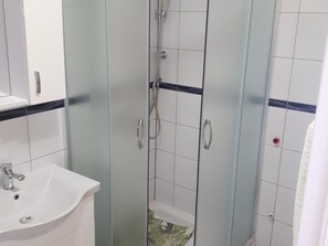 Apartment | Bathroom - Home With Terrace Situated Near the Beach (Starigrad)
