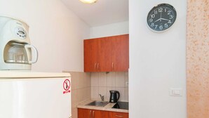 A compact kitchen with a coffee maker, a clock, and a sink. - Apartments Island Beat - Two Bedroom Apartment With Balcony (Supetar)