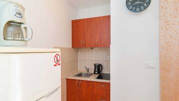 Apartment | Private kitchen | Fridge, stovetop