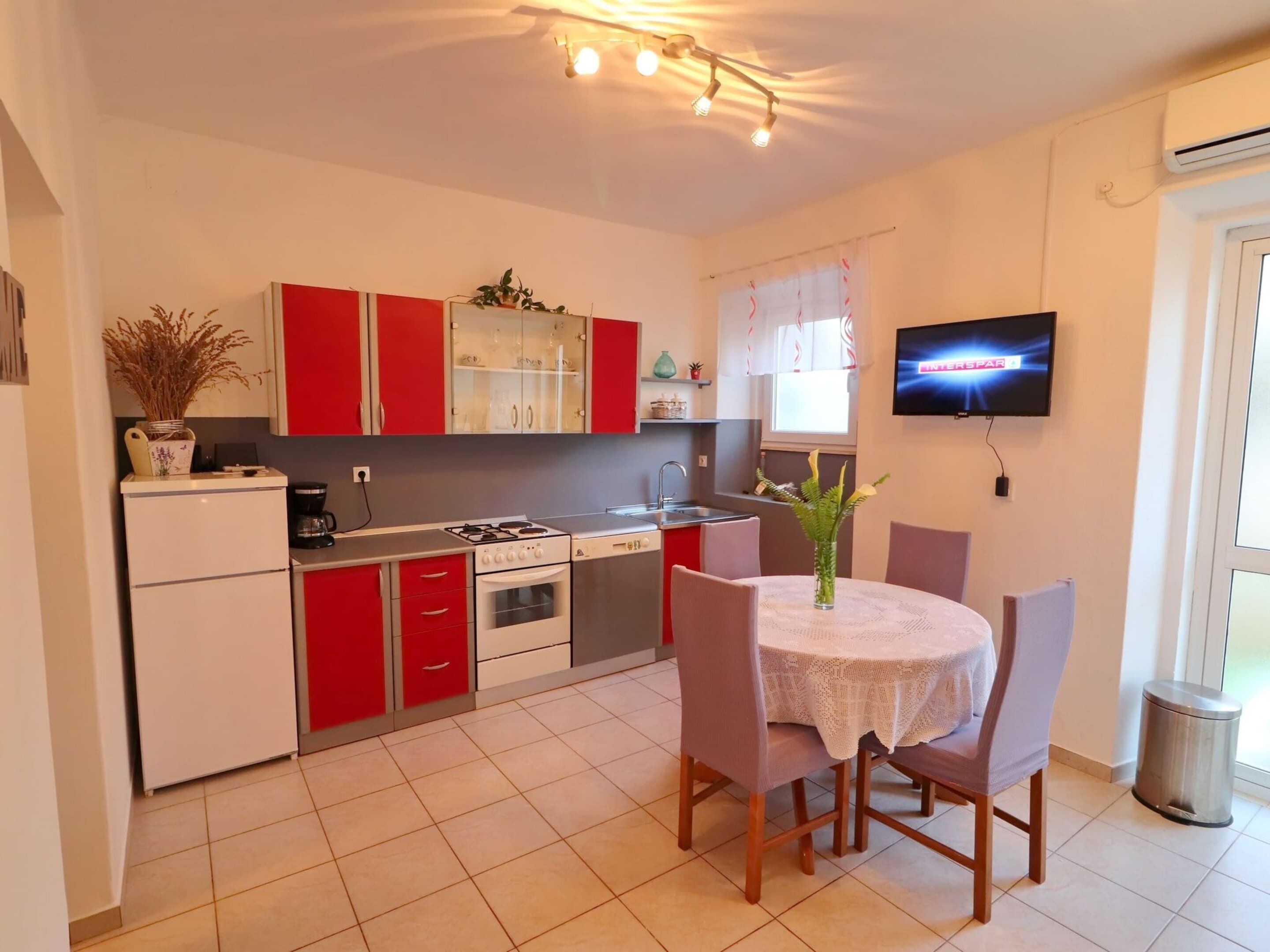 Appartamento | Cucina privata | Frigorifero, forno, piano cottura, lavastoviglie