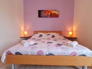 Huoneisto | 2 makuuhuonetta, silitysrauta/-lauta