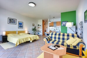 Apartment | 1 bedroom, bed sheets