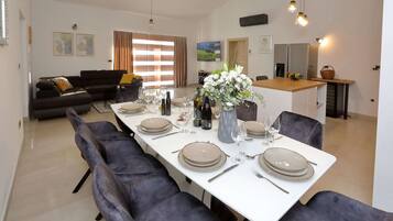 Villa | Dining