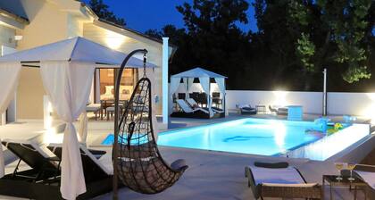 Amazing Villa With Pool