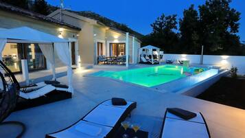 Villa | Pool | Innenpool, Außenpool