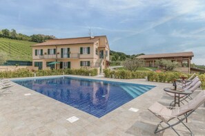 Hus | Pool | Utomhuspool