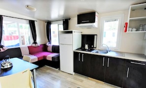 Mobile Home | Private kitchen