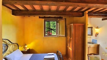5 bedrooms, iron/ironing board, individually furnished, bed sheets