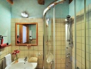 House | Bathroom | Shower - Holiday Home in Pontano With Garden (Sant'Angelo in Pontano)