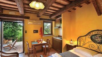 5 bedrooms, individually furnished, iron/ironing board, bed sheets