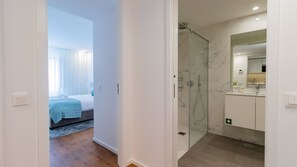 Haartrockner, Handtücher, Toilettenpapier