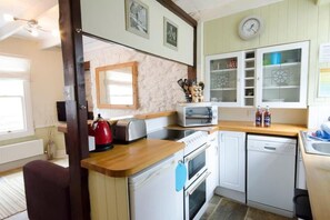 Cottage, Multiple Beds | Private kitchen | Fridge, microwave, oven, stovetop - Bos Cres, a St Ives Traditional Fishermans Cottage (St Ives)