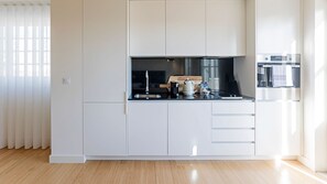 Geladeira, fogão, cooktop, lava-louças