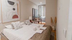 Room - Almada 1.3 by LovelyStay (Porto)