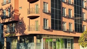 A multi-story hotel with balconies, large windows, and a modern design. - Hotel Novera (Timisoara)
