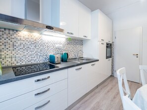 Apartment | Eigene Küche | Kühlschrank, Mikrowelle, Ofen, Herdplatte